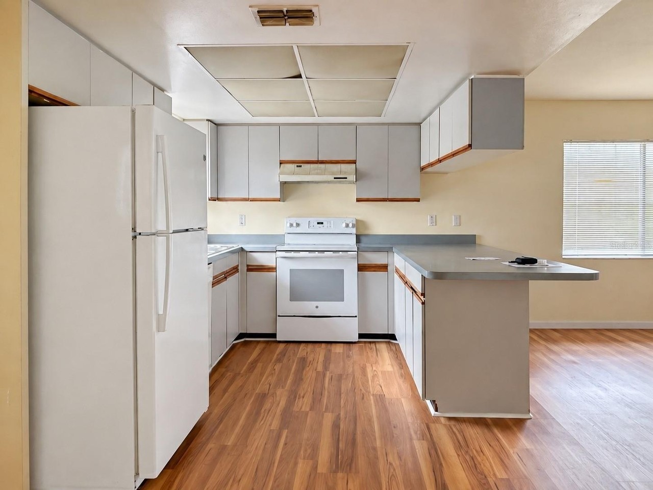 1613 28th St W - Photo 3 of 15
