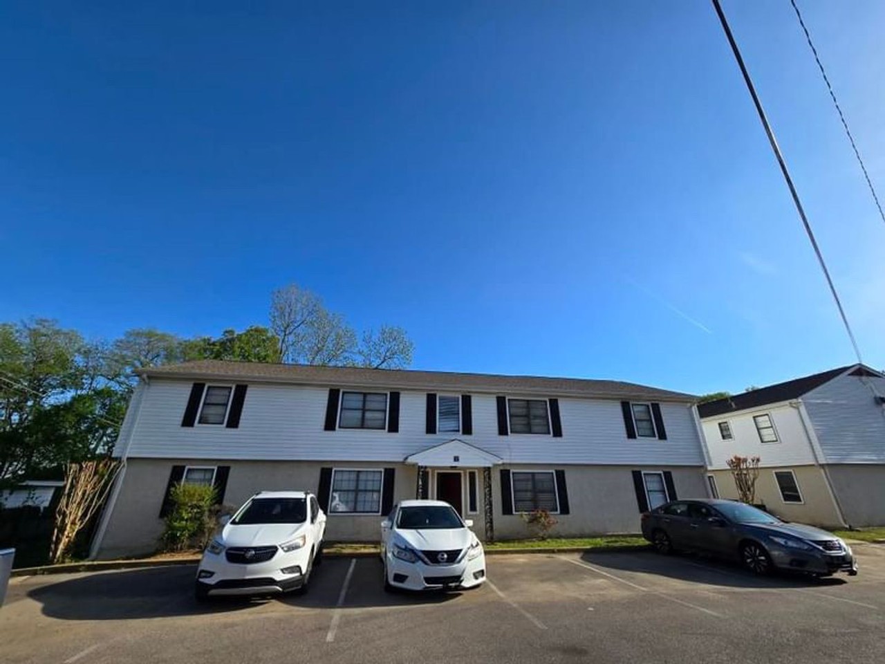 Goodman Manor Apartments - Photo 2 of 18