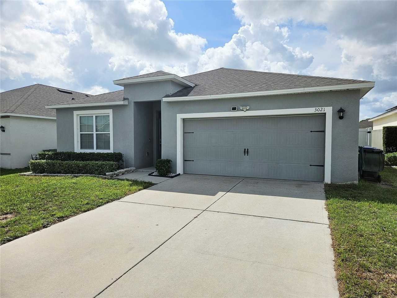 3021 Country Club Cir - Photo 3 of 36