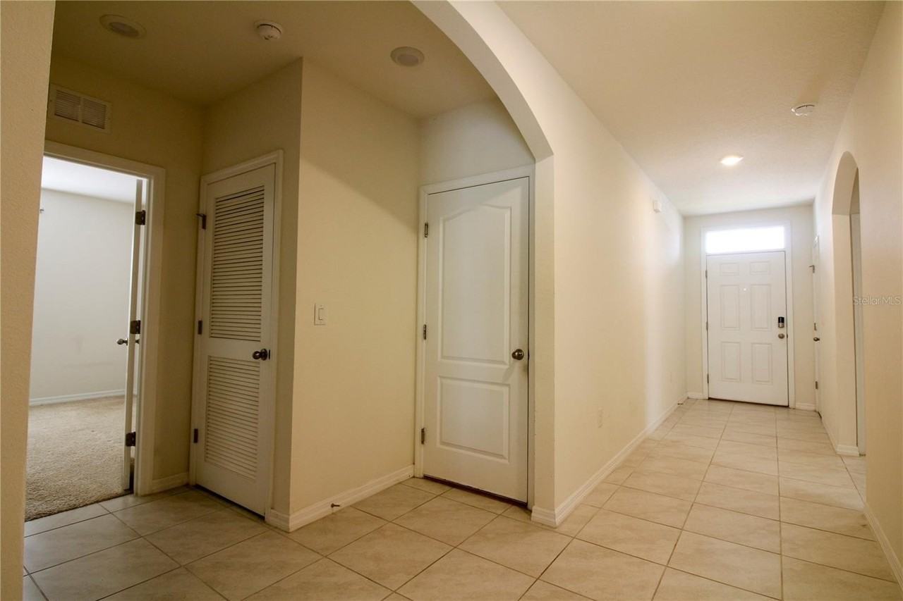3021 Country Club Cir - Photo 4 of 36