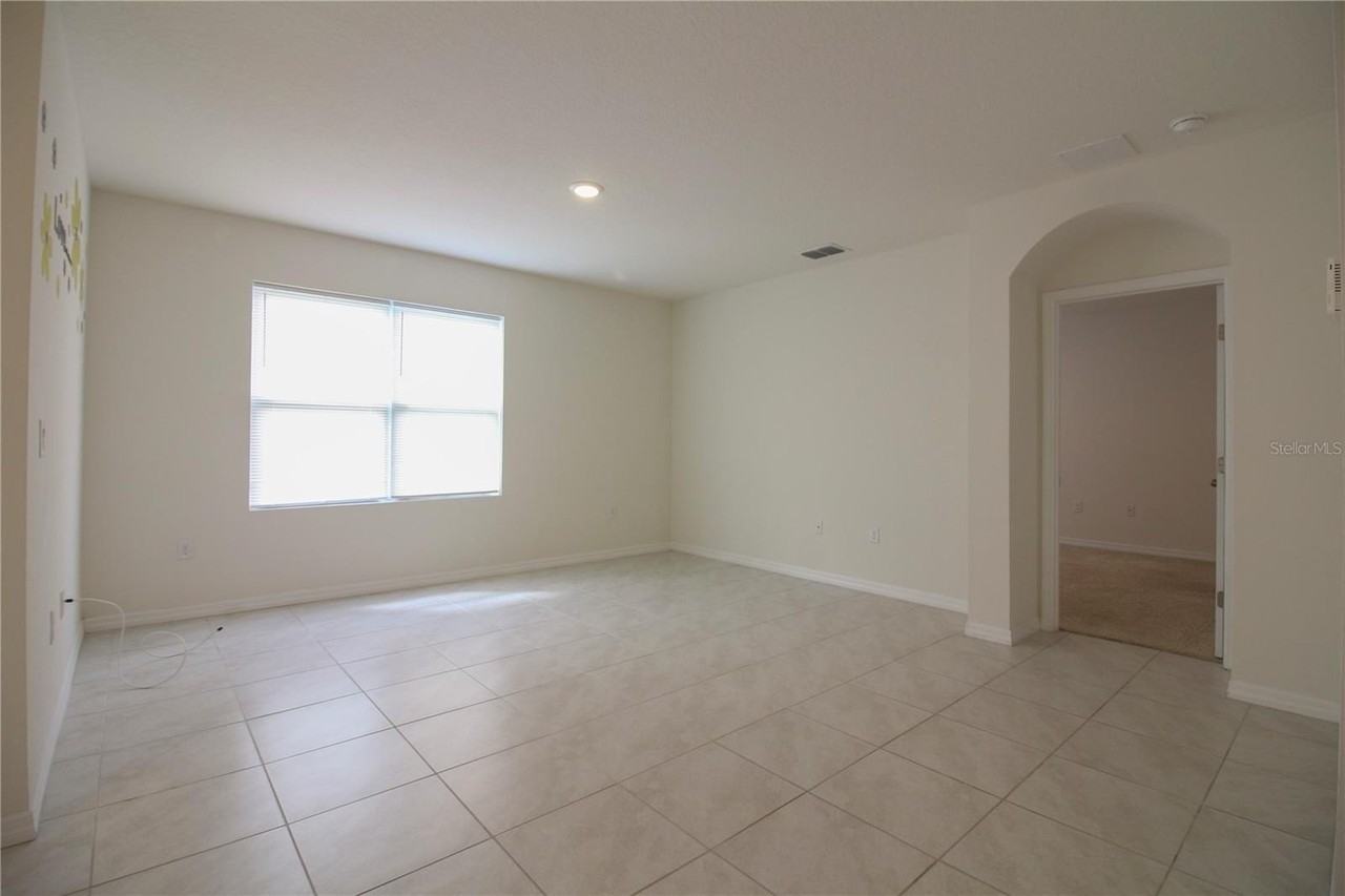 3021 Country Club Cir - Photo 6 of 36