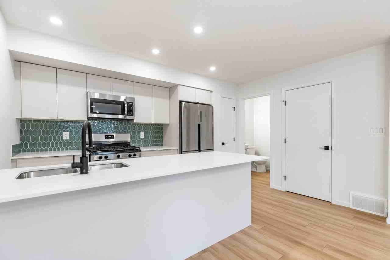 11440 87 Street Northwest - Photo 7 of 28