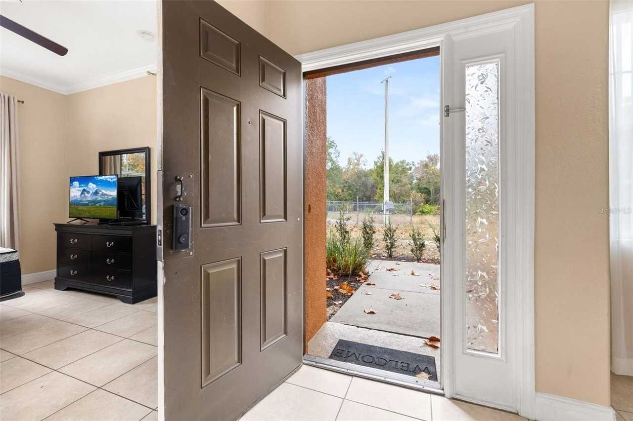 811 Assembly Ct - Photo 3 of 50