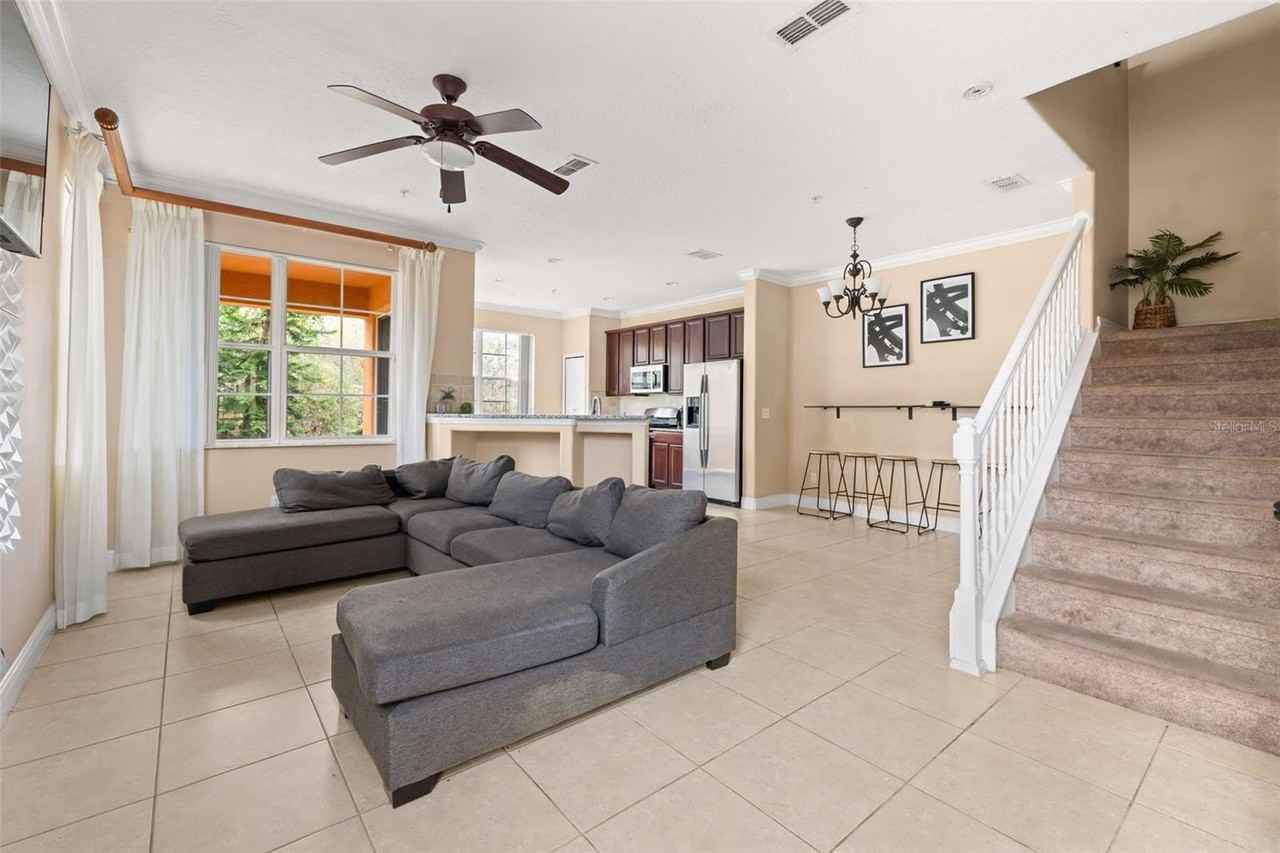 811 Assembly Ct - Photo 4 of 50