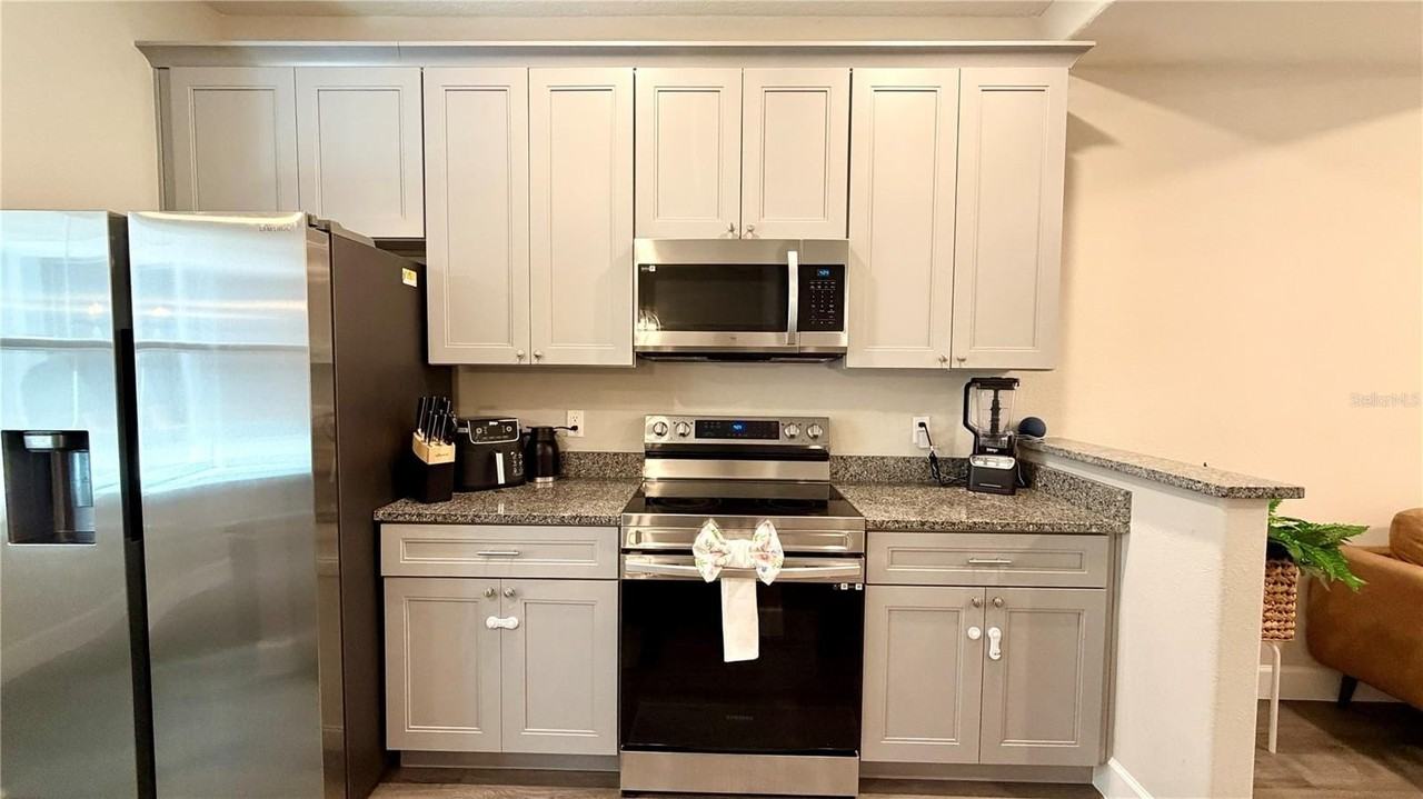 8540 Magnificent Ln - Photo 5 of 50