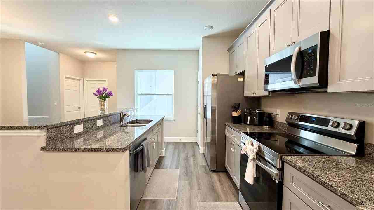 8540 Magnificent Ln - Photo 7 of 50