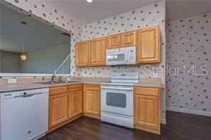 4744 Pond Ridge Dr - Photo 4 of 16