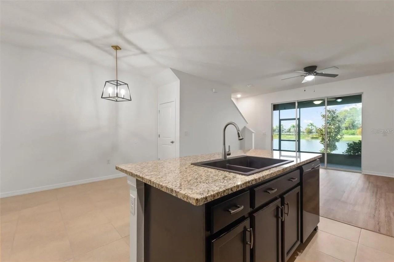 2879 Suncoast Blend Dr - Photo 7 of 36