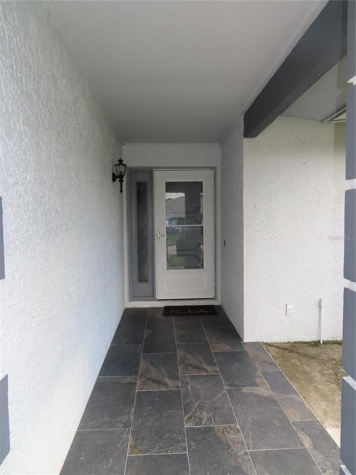 28524 Twinbrook Ln - Photo 2 of 20