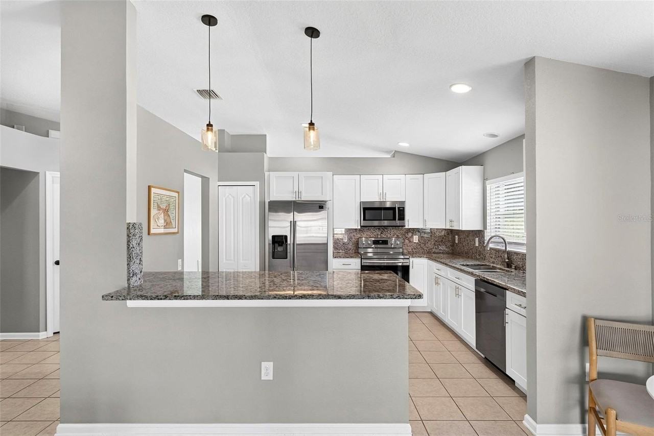 7619 Crescent Palm Dr - Photo 5 of 22
