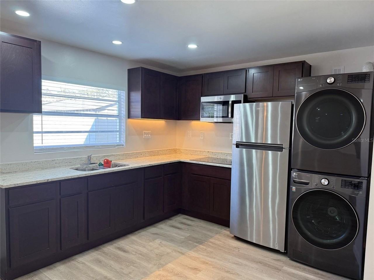 705 W River Heights Ave - Photo 4 of 14