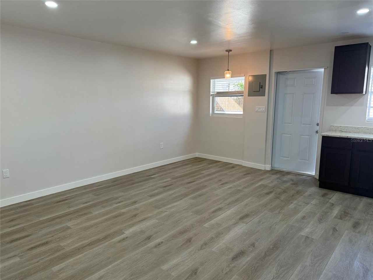 705 W River Heights Ave - Photo 6 of 14