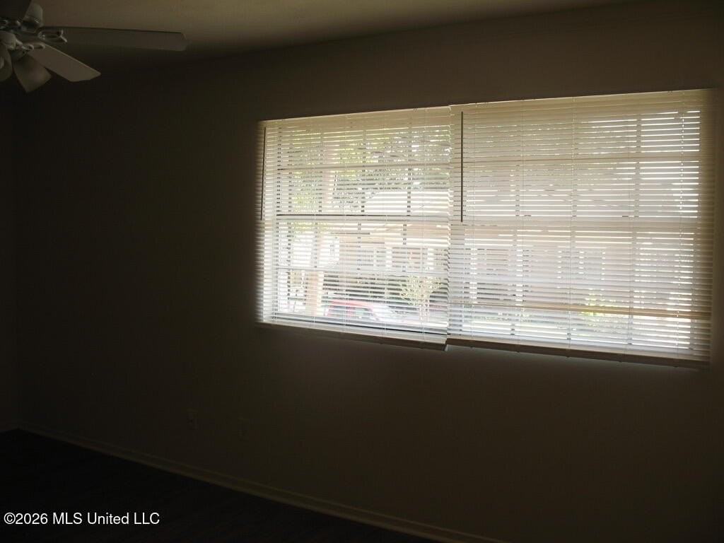 940 Bellevue Pl Apt 202 - Photo 3 of 14