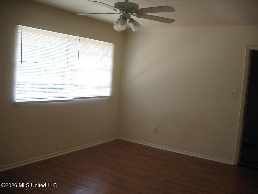 940 Bellevue Pl Apt 202 - Photo 4 of 14