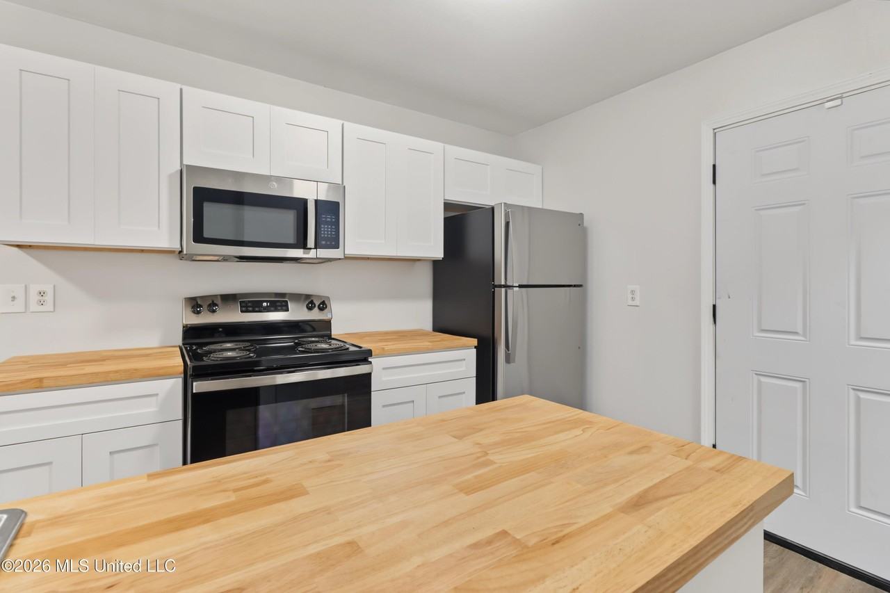 2001 43rd Ave - Photo 4 of 16