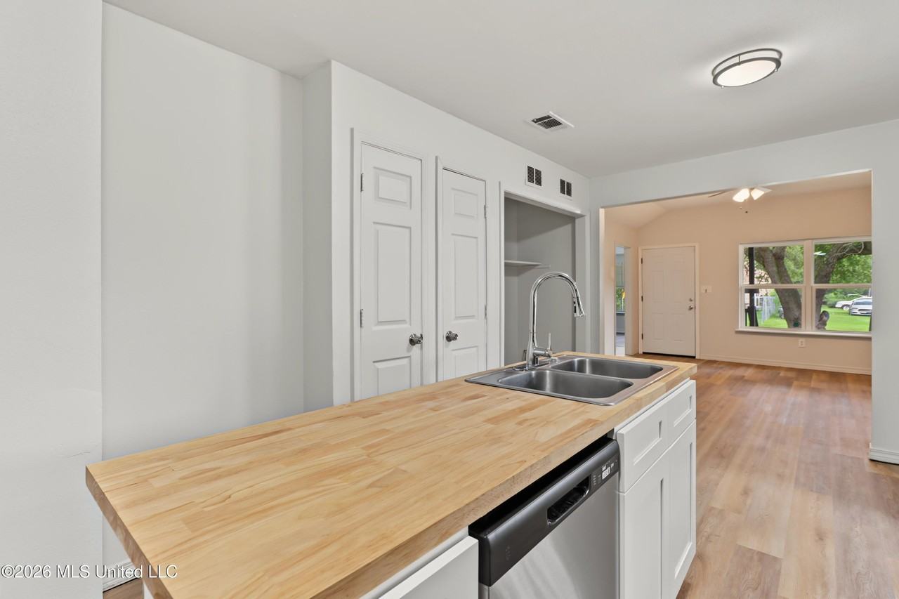 2001 43rd Ave - Photo 5 of 16