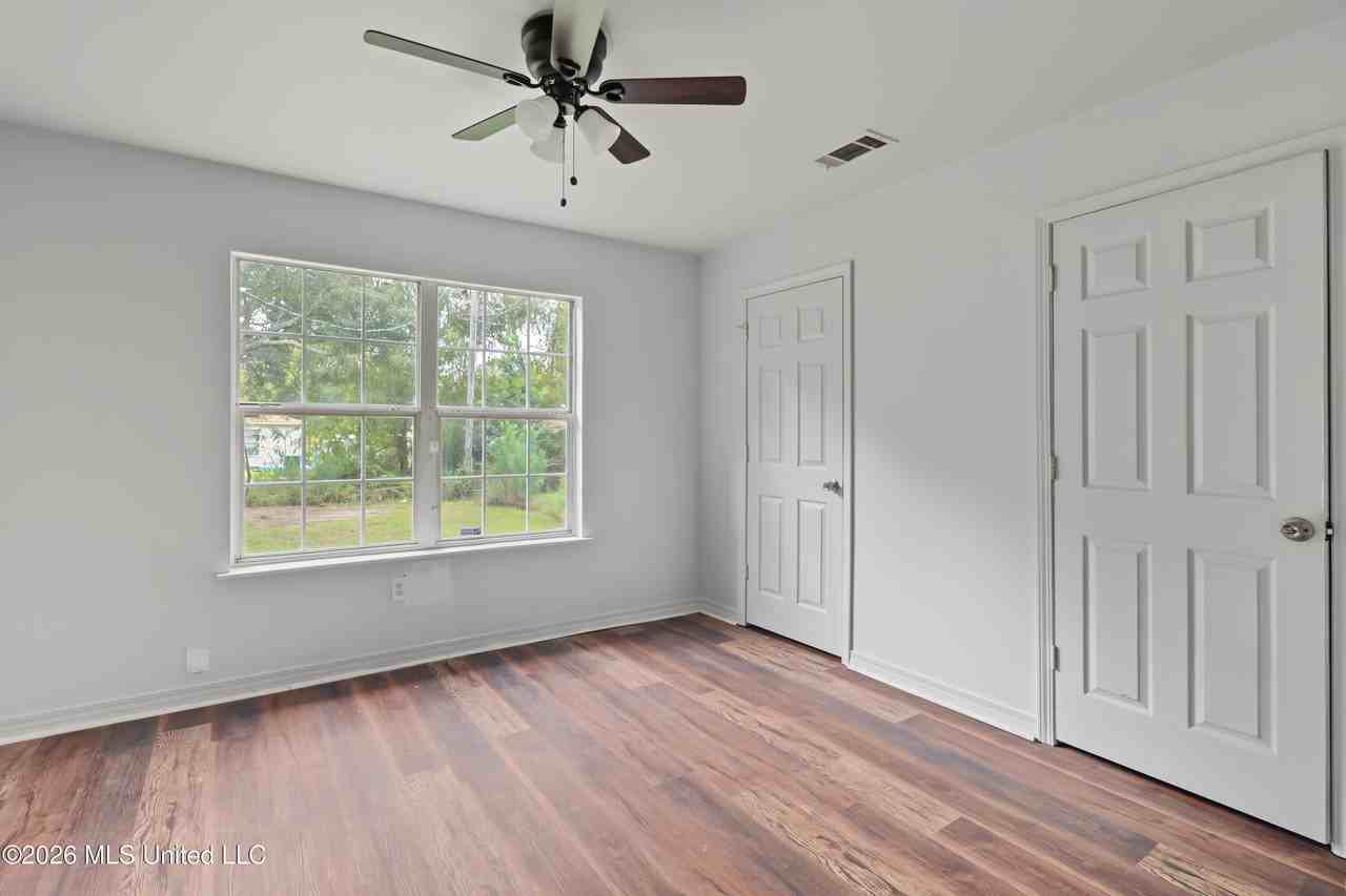 2001 43rd Ave - Photo 6 of 16