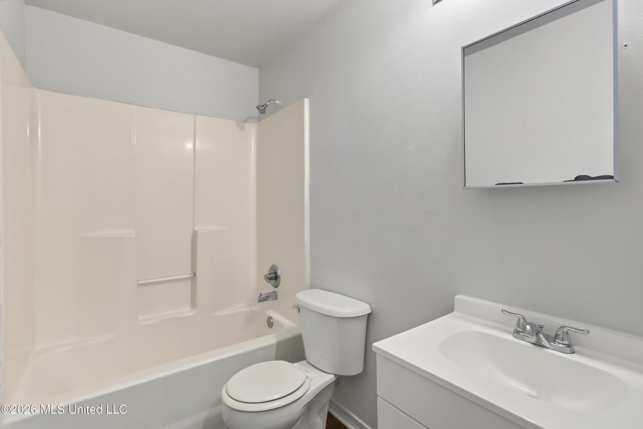 2001 43rd Ave - Photo 7 of 16