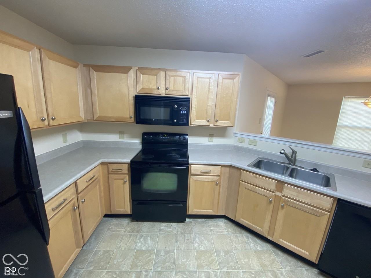 2836 Barnes Ct - Photo 6 of 19