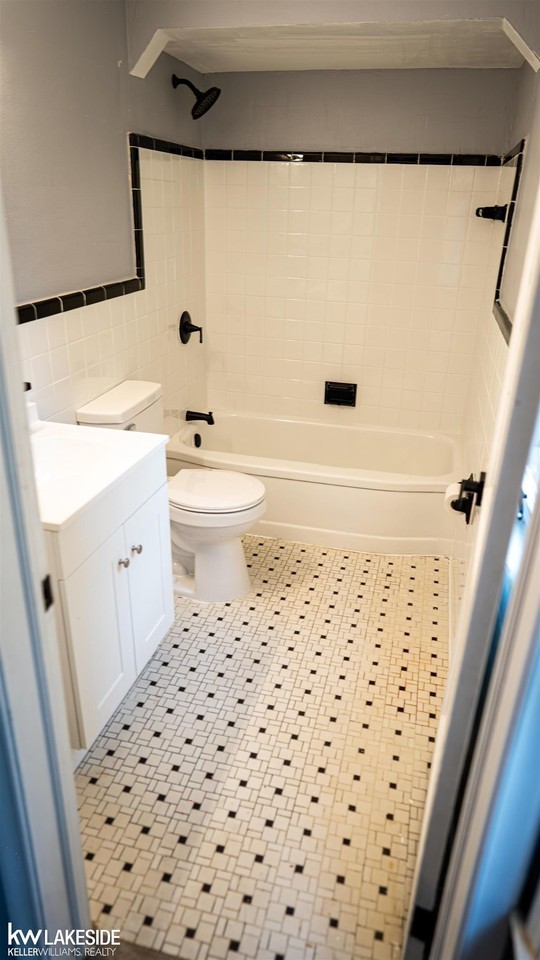 19234 W Chicago St - Photo 2 of 5