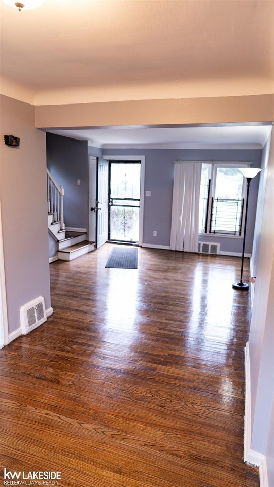 19234 W Chicago St - Photo 4 of 5