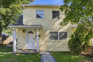 featured image of 12 1/2 Schultz St #3