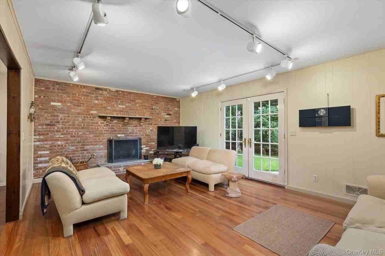 8 Flamingo Rd N - Photo 6 of 21