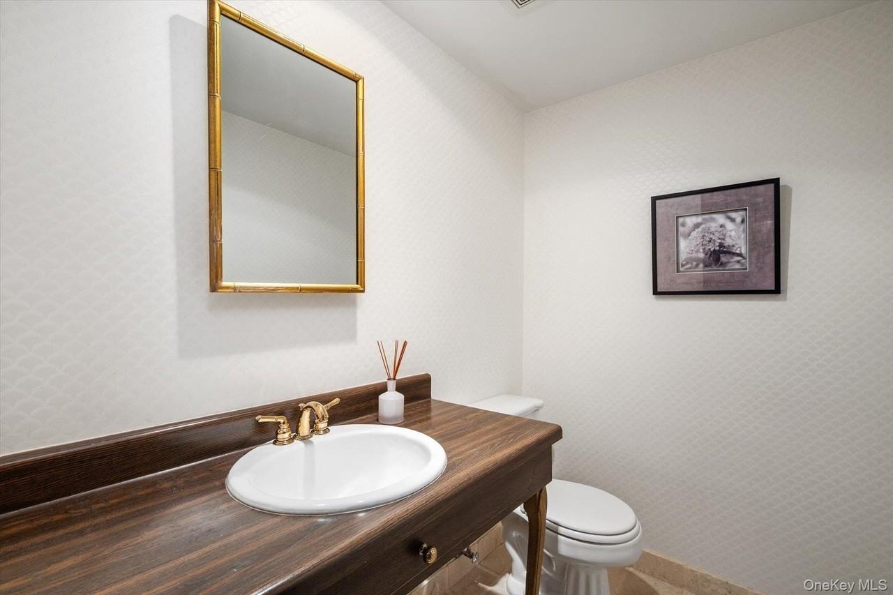 8 Flamingo Rd N - Photo 7 of 21