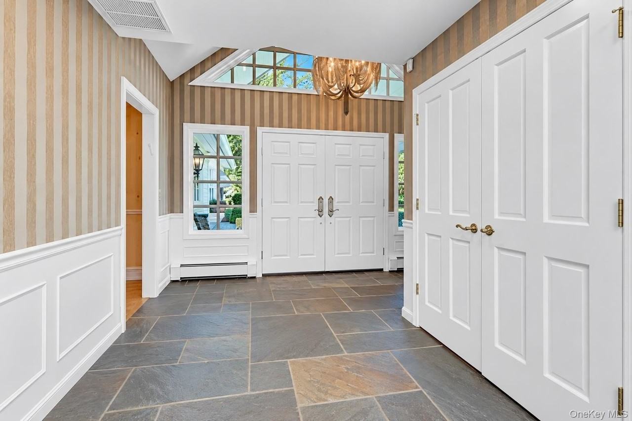 14 Horse Hill Rd - Photo 3 of 38