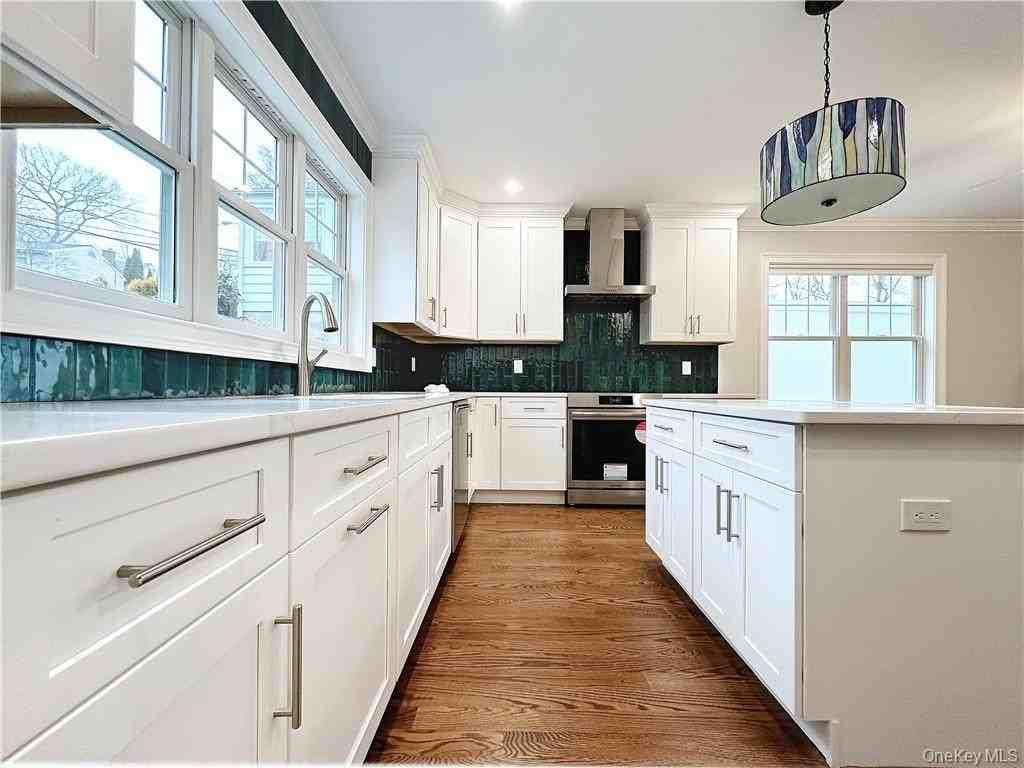 32 General Heath Ave - Photo 3 of 15