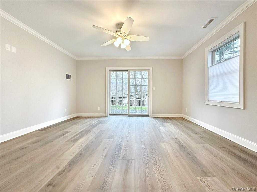 32 General Heath Ave - Photo 5 of 15
