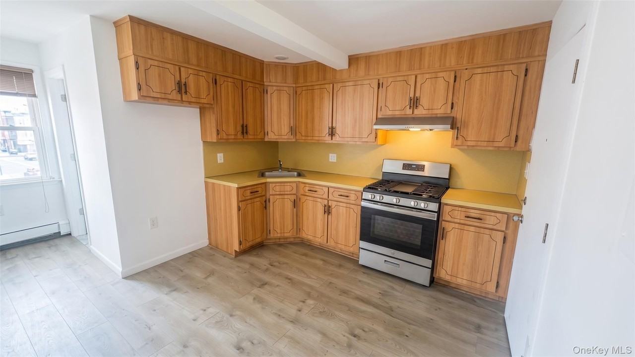 480 Westbury Ave #1 - Photo 5 of 10