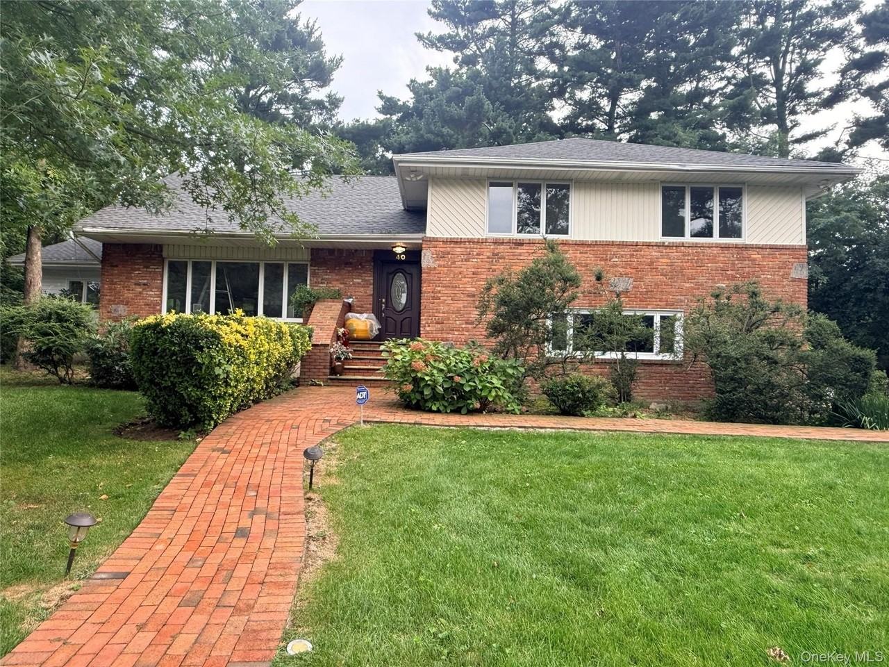 40 Pool Dr - Photo 2 of 2