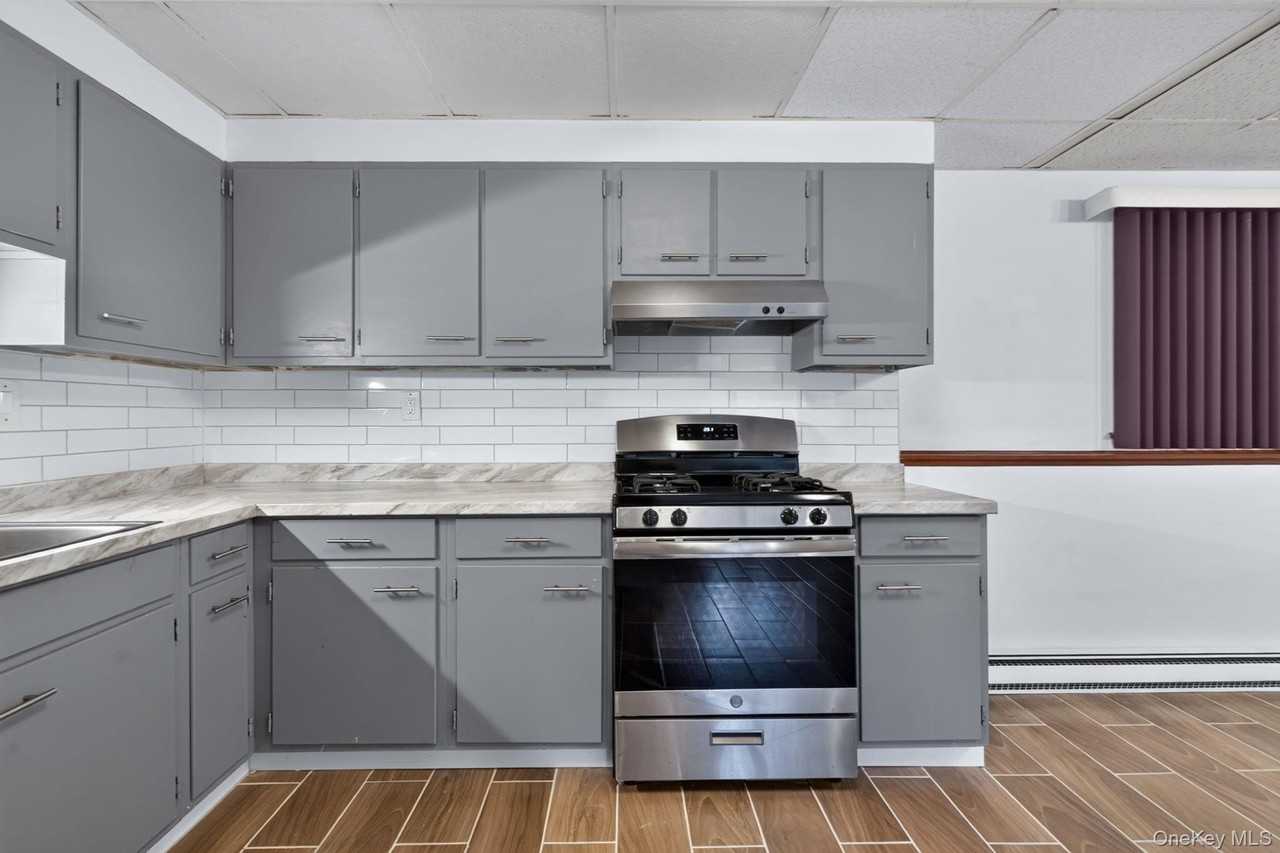 155 Stoneleigh Ave - Photo 3 of 34