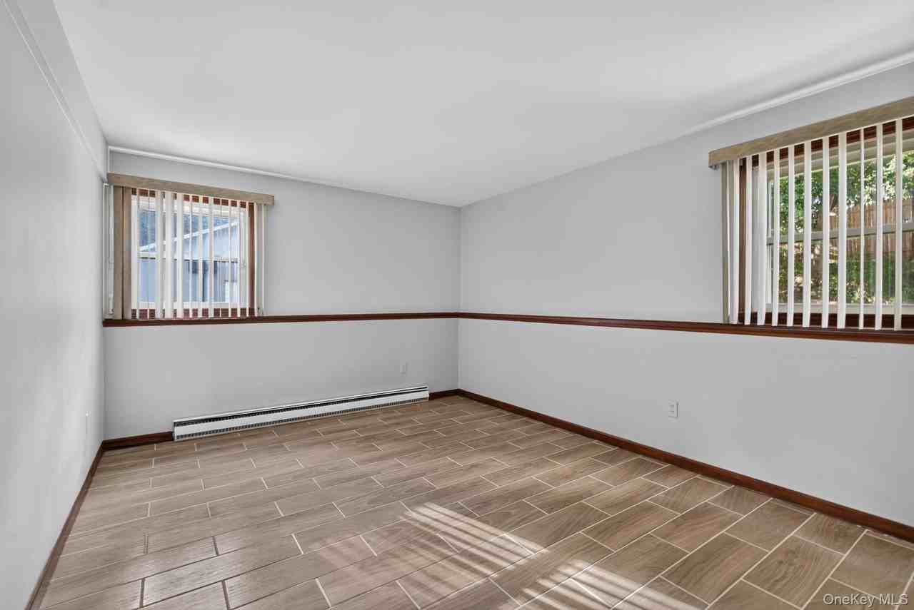 155 Stoneleigh Ave - Photo 4 of 34