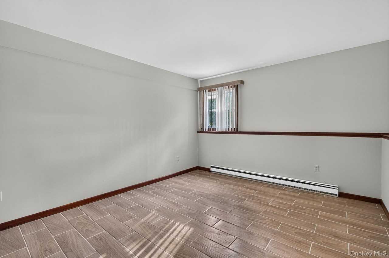155 Stoneleigh Ave - Photo 5 of 34
