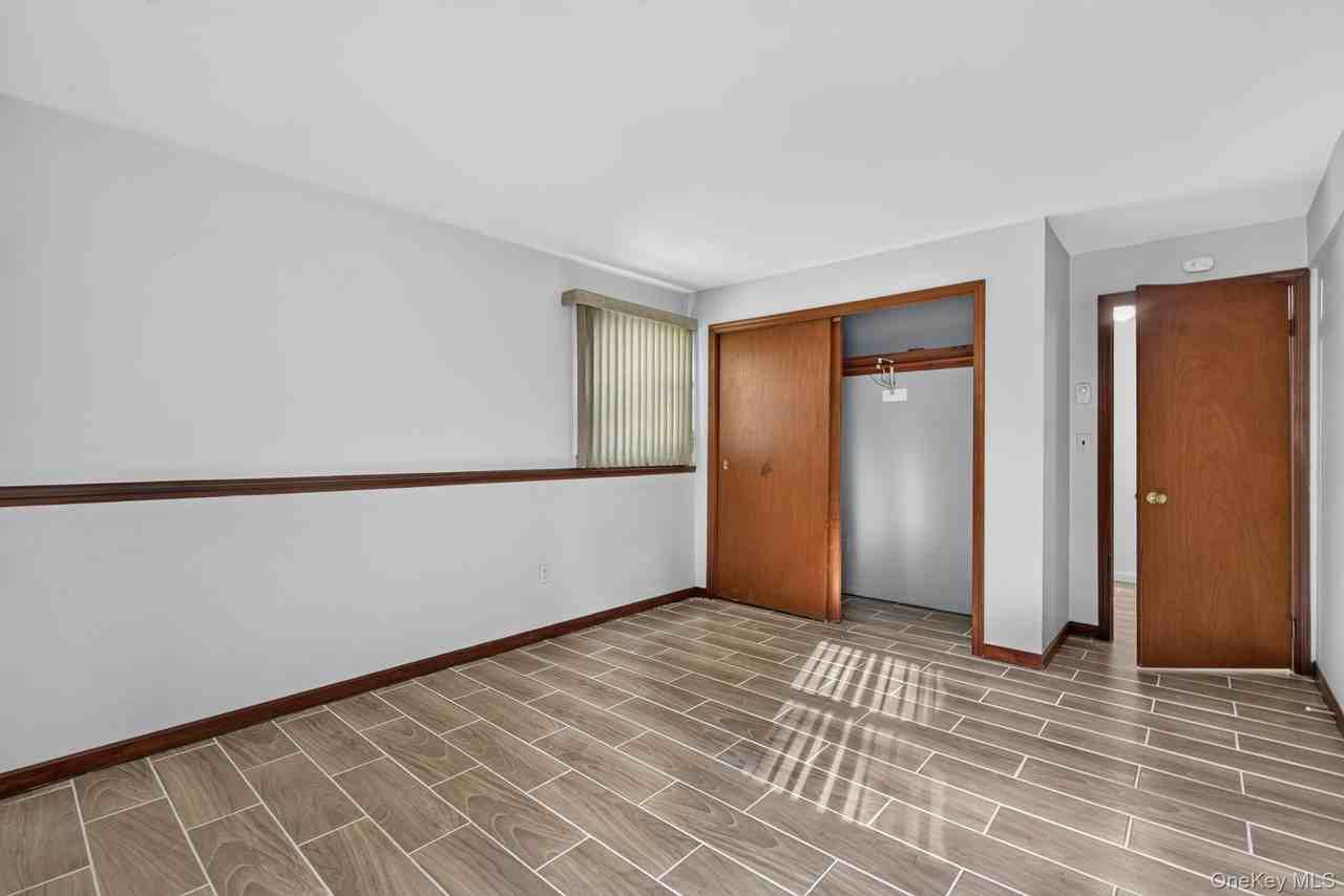 155 Stoneleigh Ave - Photo 6 of 34