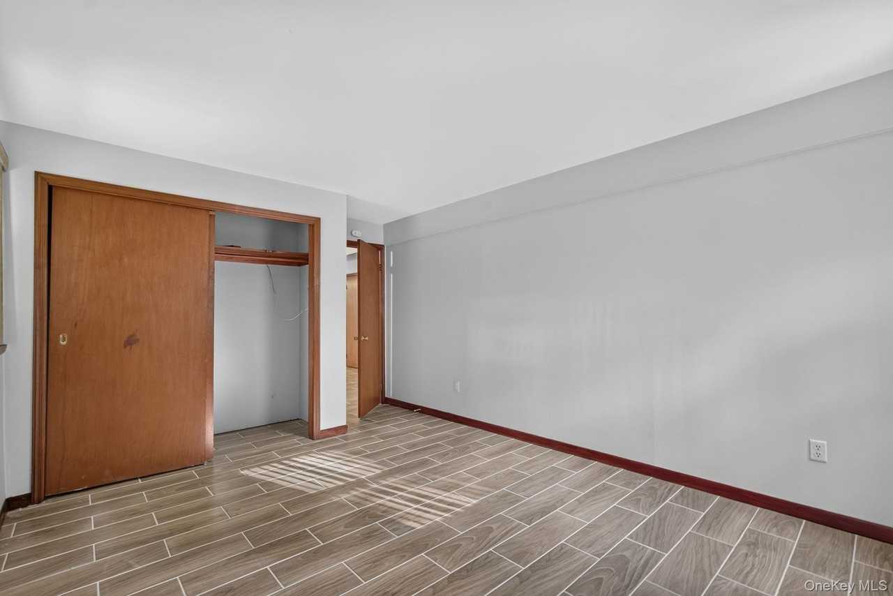 155 Stoneleigh Ave - Photo 7 of 34