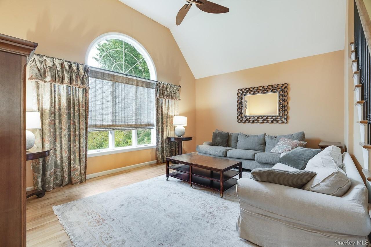 66 Mulberry St - Photo 4 of 28