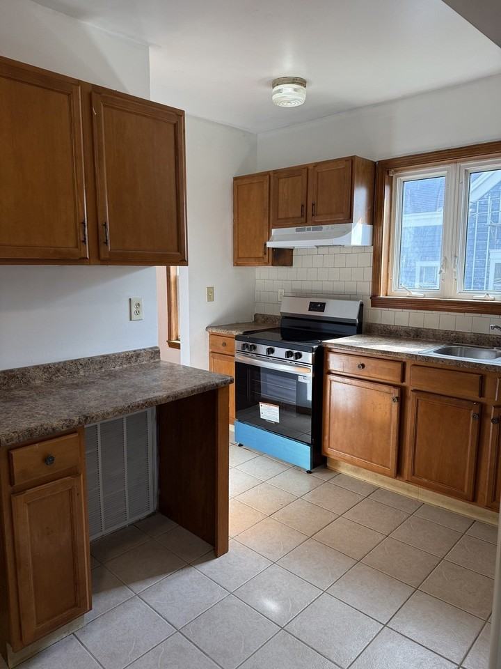 207 Middle St #3 - Photo 3 of 12