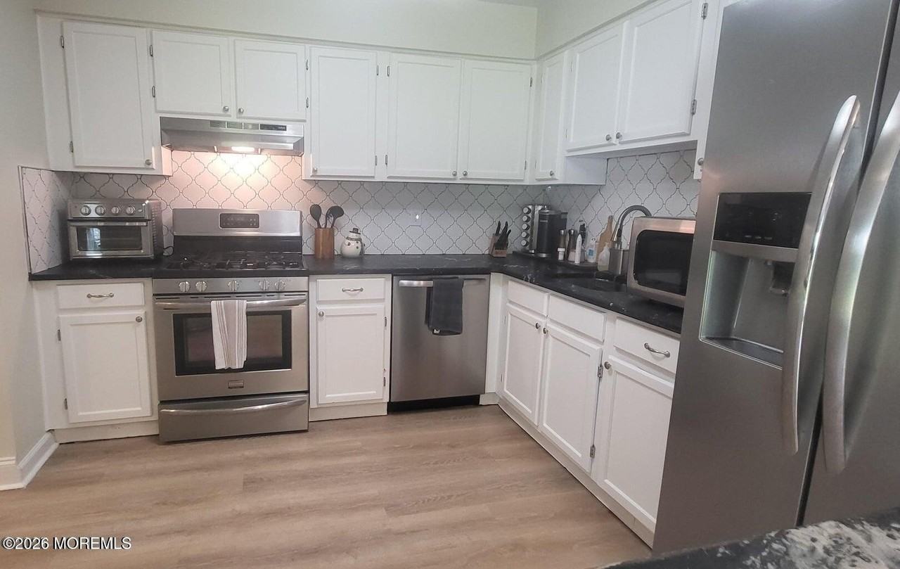 32 Redwood Dr - Photo 6 of 33