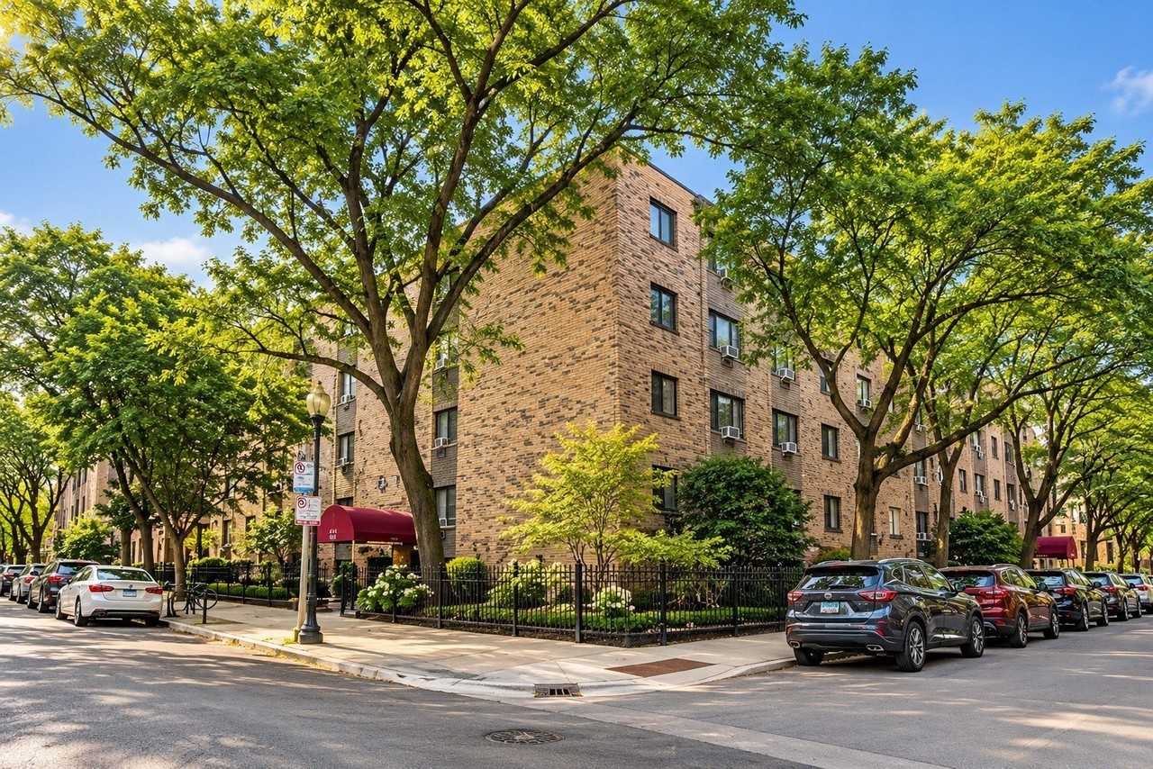 611 W Patterson Ave #216 - Photo 2 of 23