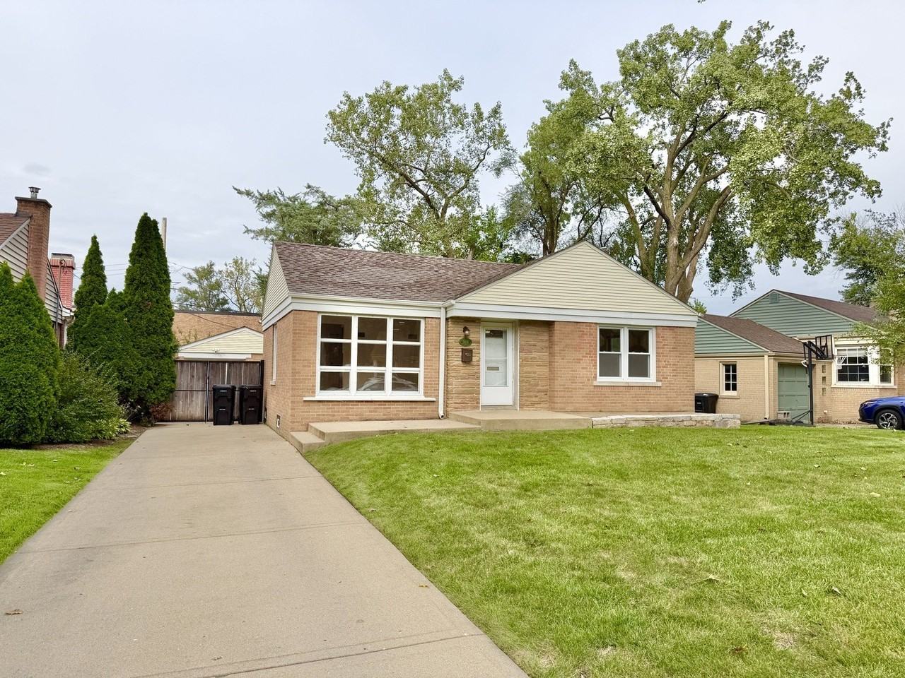5816 W Greenleaf Ave - Photo 2 of 25