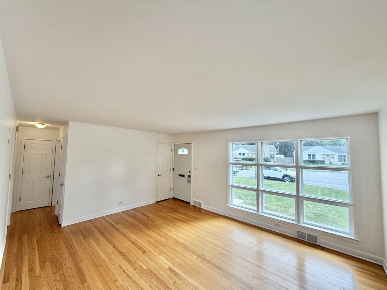 5816 W Greenleaf Ave - Photo 3 of 25