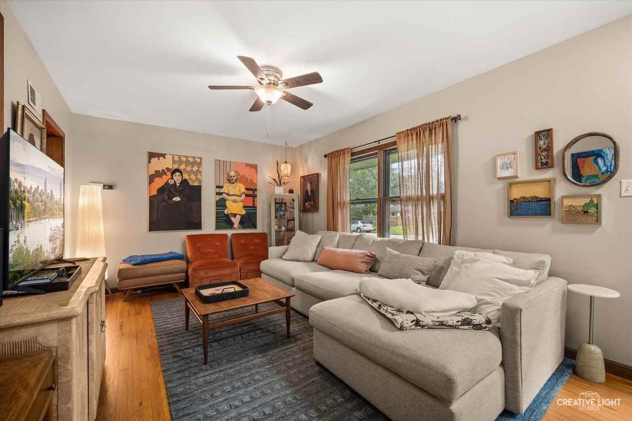 1125 Ash St - Photo 2 of 17