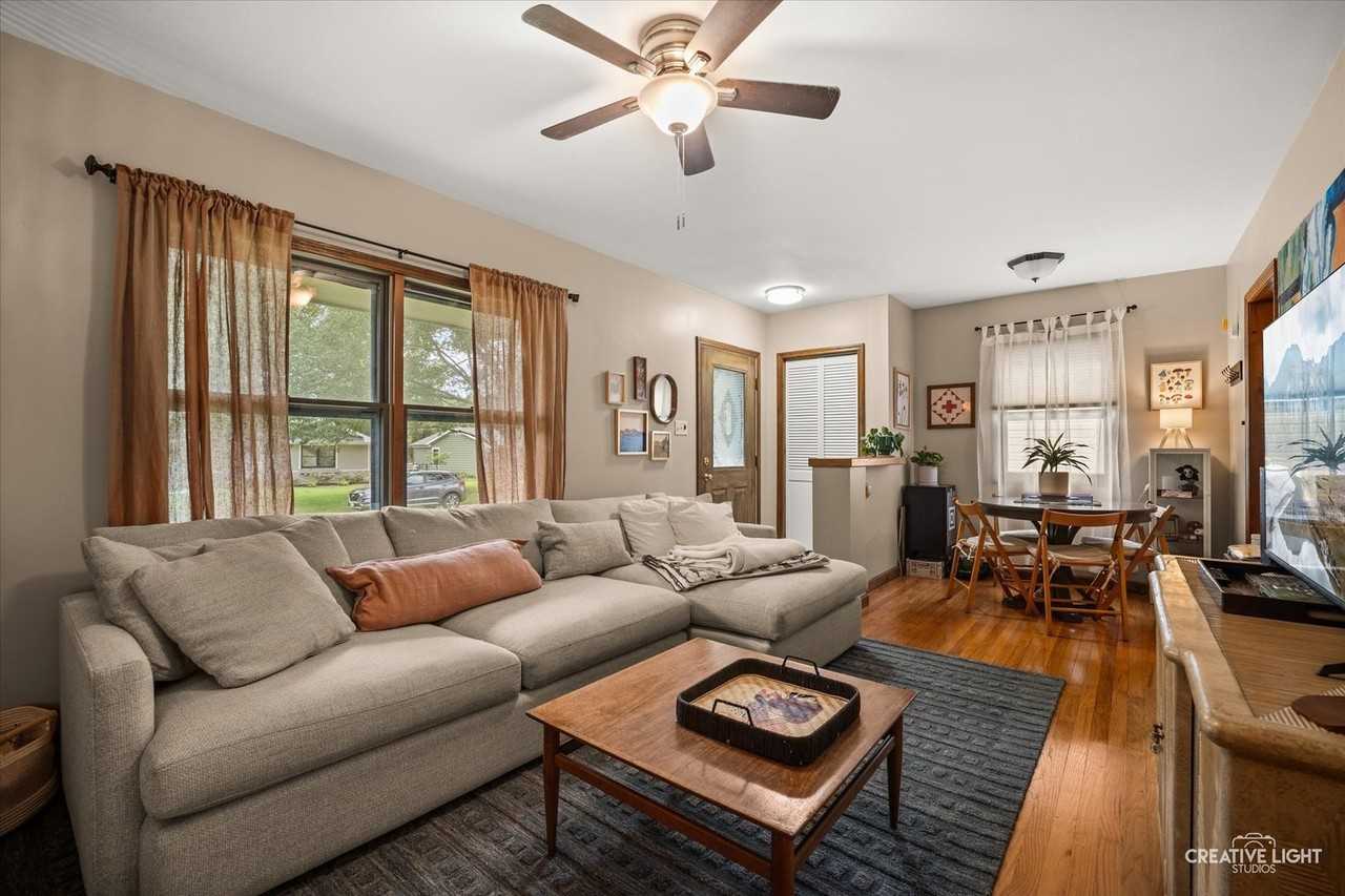 1125 Ash St - Photo 4 of 17