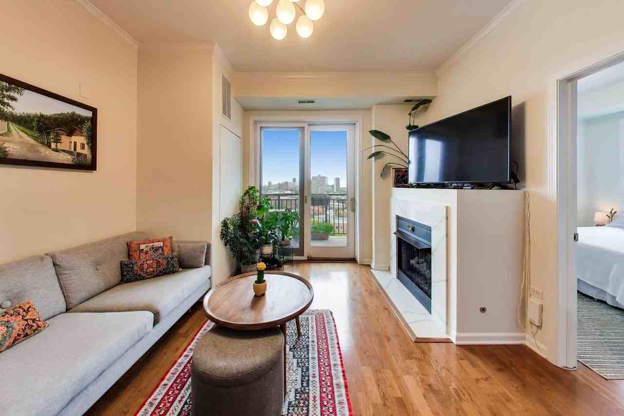 828 W Grace St #1308 - Photo 4 of 17