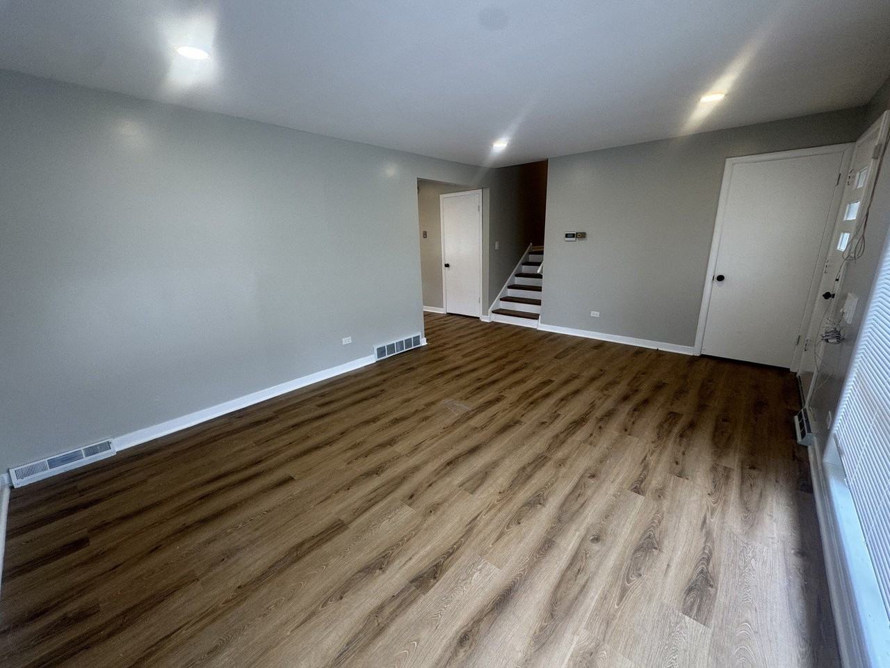 14700 Avalon Ave - Photo 4 of 15
