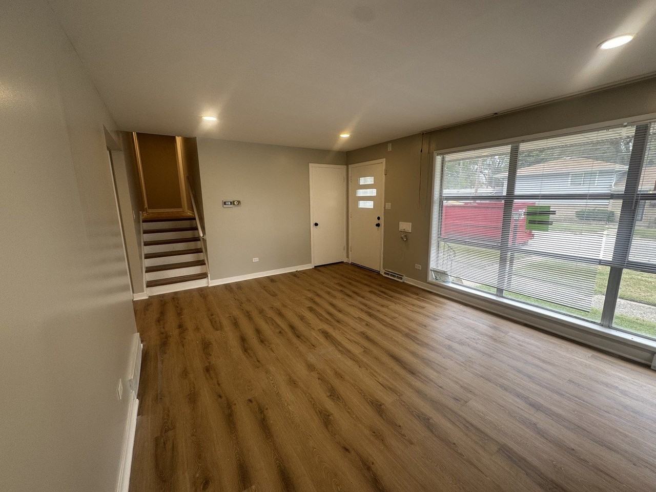 14700 Avalon Ave - Photo 5 of 15