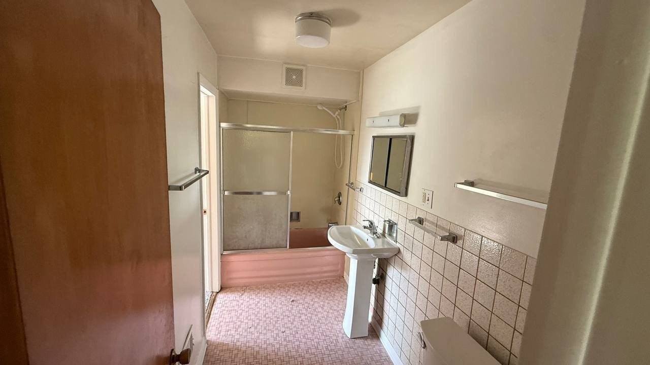 1014 Edwards St #3 - Photo 7 of 11